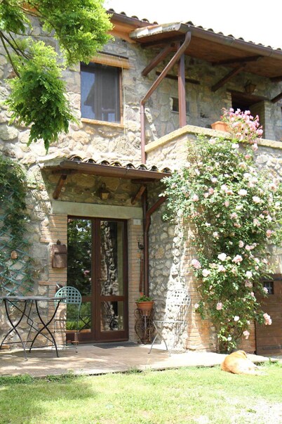 Romantic apartment with a view over the Tiber Valley