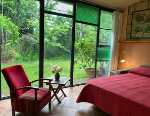 1 habitación, tabla de planchar con plancha, wifi y ropa de cama