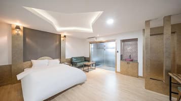 Royal Suite | Egyptian cotton sheets, premium bedding, down comforters