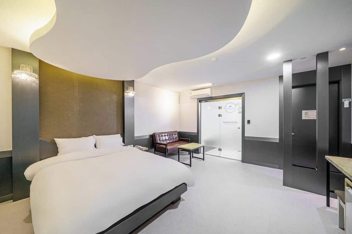 Deluxe Double Room | Egyptian cotton sheets, premium bedding, down comforters