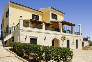 Front of property - Villa Argyro (Corfu)
