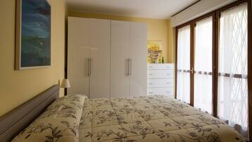 2 chambres, fer et planche Ă repasser, Wi-Fi, draps fournis