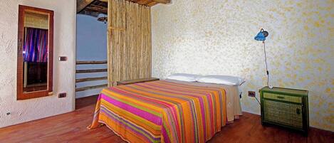 1 slaapkamer, een strijkplank/strijkijzer, reisbedje, internet