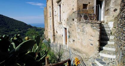Maison caractéristique à Belmonte Calabro, village médiéval, écotourisme, tradition