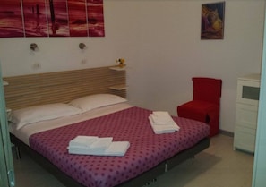 2 chambres, fer et planche Ă repasser, Wi-Fi, literie fournie