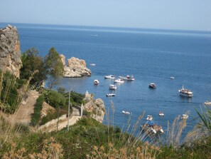 Una spiaggia nelle vicinanze