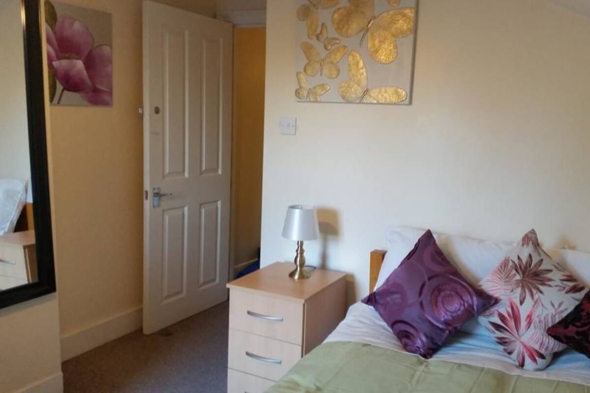 Budget Double Room | Iron/ironing board, WiFi (free), bed sheets