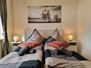 2 Schlafzimmer, Reisekinderbett, kostenloses WLAN, Bettwäsche