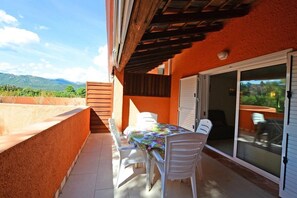 Appartement (P9) | Vue depuis le balcon