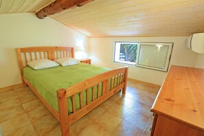 Departamento (P10) | Decoración personalizada, muebles diferentes y cortinas blackout 