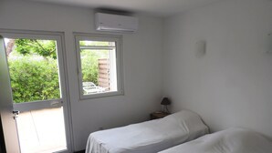 Apartemen (R4) | Tirai kedap cahaya, setrika/meja setrika, dan Wi-Fi gratis