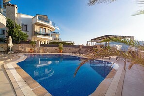 Pool - Villa Neria, Enjoying a fantastic location and stunning sea views. (Kalkan)