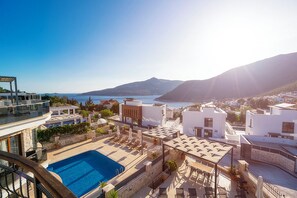 A rooftop pool area with a clear view of the sea and mountains. - Villa Neria, Enjoying a fantastic location and stunning sea views. (Kalkan)