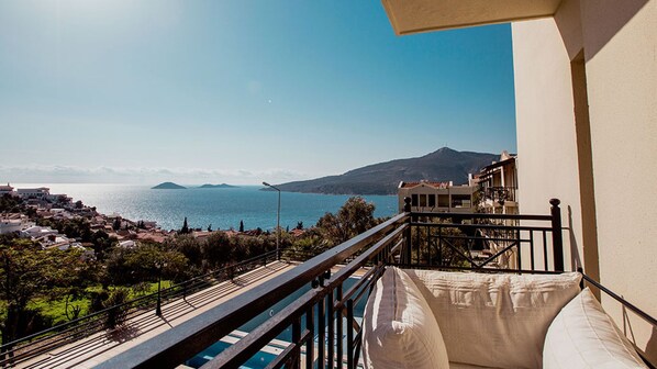 Property grounds - Yelken enjoys a convenient location with Panoramic views of Kalamar Bay (Kalkan)