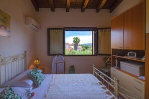 1 chambre, fer et planche à repasser, lit de bébé portatif, Wi-Fi