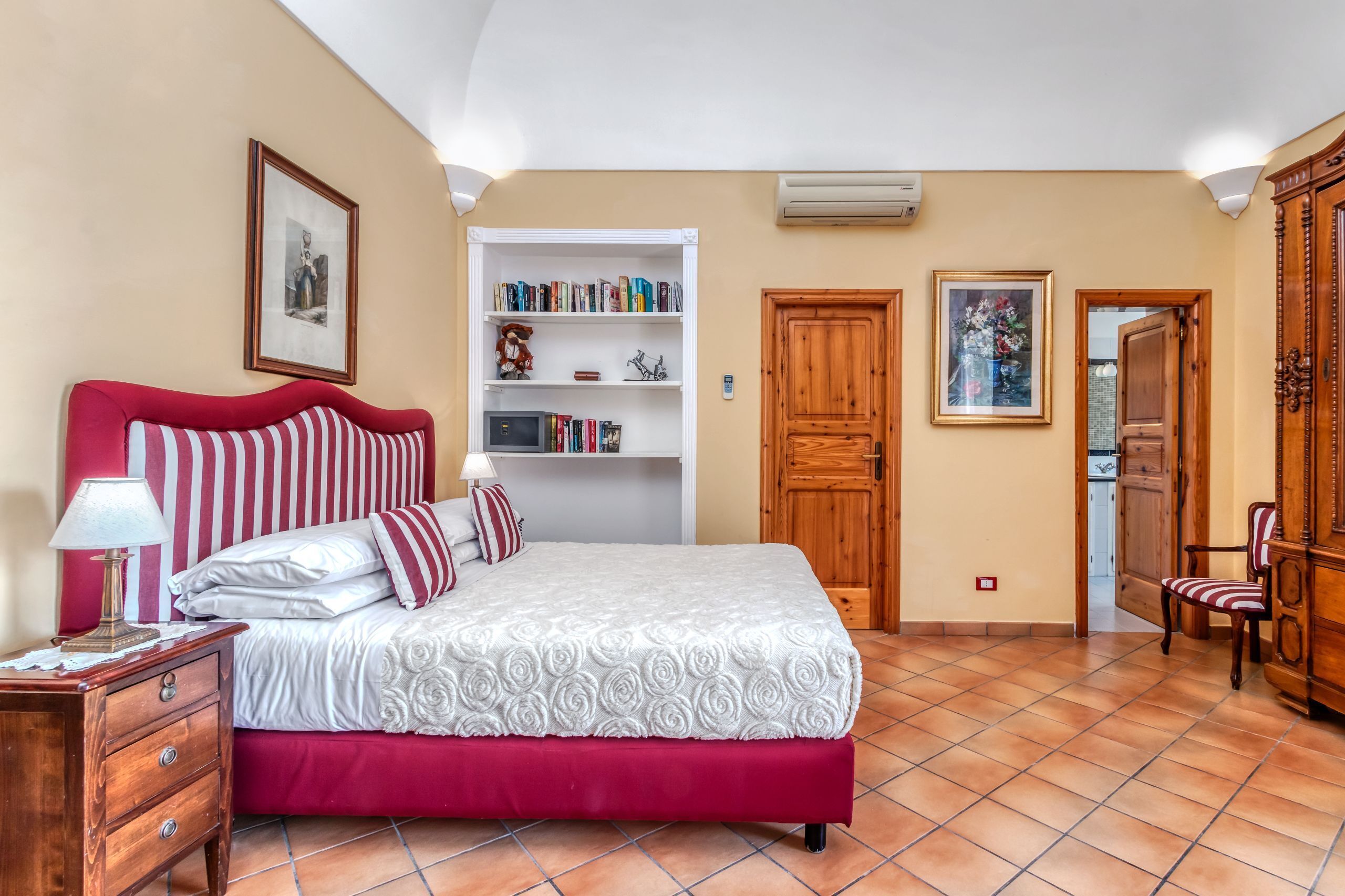 2 chambres, bureau, fer et planche à repasser, draps fournis