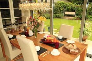 Desayuno de cocina local incluido todos los días