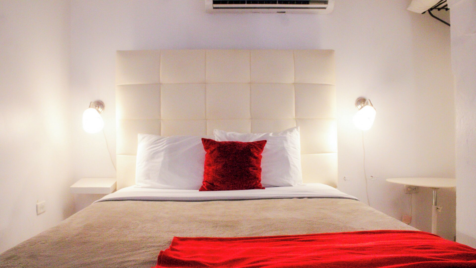 2 makuuhuonetta, silitysrauta/-lauta, ilmainen Wi-Fi, vuodevaatteet