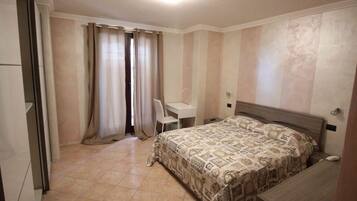 1 bedroom, desk, WiFi, bed sheets