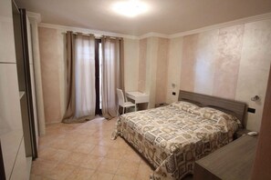 1 bedroom, desk, WiFi, bed sheets - Del Prado bilocale 104 (Riva Ligure)