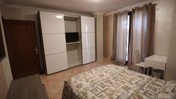 1 Schlafzimmer, Schreibtisch, WLAN, Bettwäsche