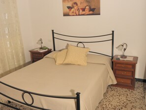 2 chambres, fer et planche à repasser, lit parapluie, Wi-Fi gratuit