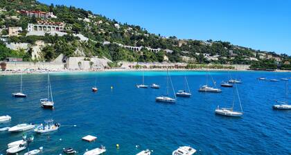 Sunny 1bedroom Apt in the heart of the old Historical town, air-conditioning