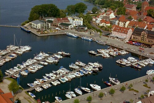 several lovingly furnished Wohnunfgen, small idyllic Dor