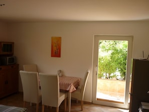 Dining - several lovingly furnished Wohnunfgen, small idyllic Dor (Zierzow)