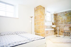 Exclusive Apartment (FeWo1-queen bed&double air mattress) | 1 bedroom, premium bedding, memory foam beds, individually decorated - Villa am Park (Dresden)