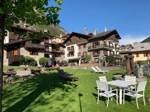 Penthouse chalet apartment with 3 bedrooms/bathrooms + garden