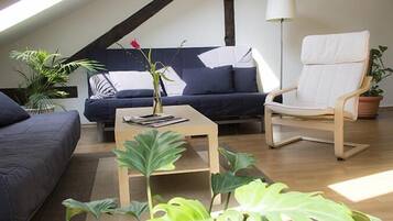 32-Zoll-Flachbildfernseher mit Satellitenempfang, Fernseher