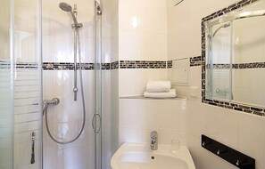 Single Room | Bathroom | Free toiletries, hair dryer, towels, soap - Aparthotel Mitte (Dresden)