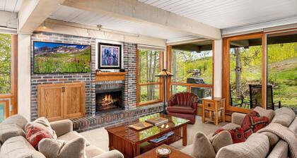 Top of the Village Leaf 401~Ski-in/out~HT~Pool~Grill~Parking