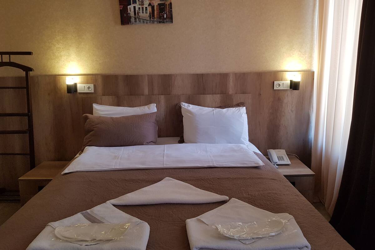 Comfort Double Room, 1 Queen Bed, City View | Egyptian cotton sheets, premium bedding, down comforters, pillowtop beds