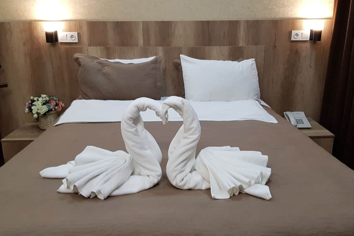 Comfort Room, 1 Queen Bed, City View | Egyptian cotton sheets, premium bedding, down comforters, pillowtop beds
