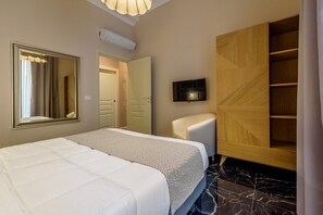 1 bedroom, bed sheets