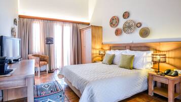 1 habitación, caja de seguridad en la habitación y escritorio