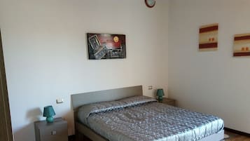2 Schlafzimmer, Bügeleisen/Bügelbrett, Bettwäsche