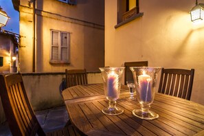 Outdoor dining - Art Apartment with turkish bath and terrace with lake view (Cernobbio)