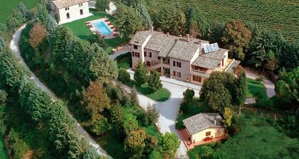 VILLA CASOLARE Villa de 4 chambres avec piscine panoramique prÚs de Pérouse Gubbio Assis