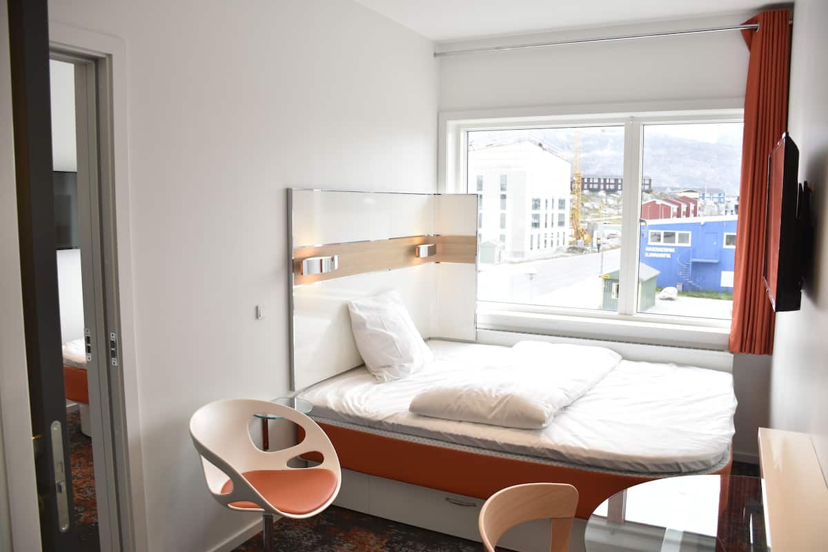 1 bedroom, premium bedding, pillow-top beds, desk