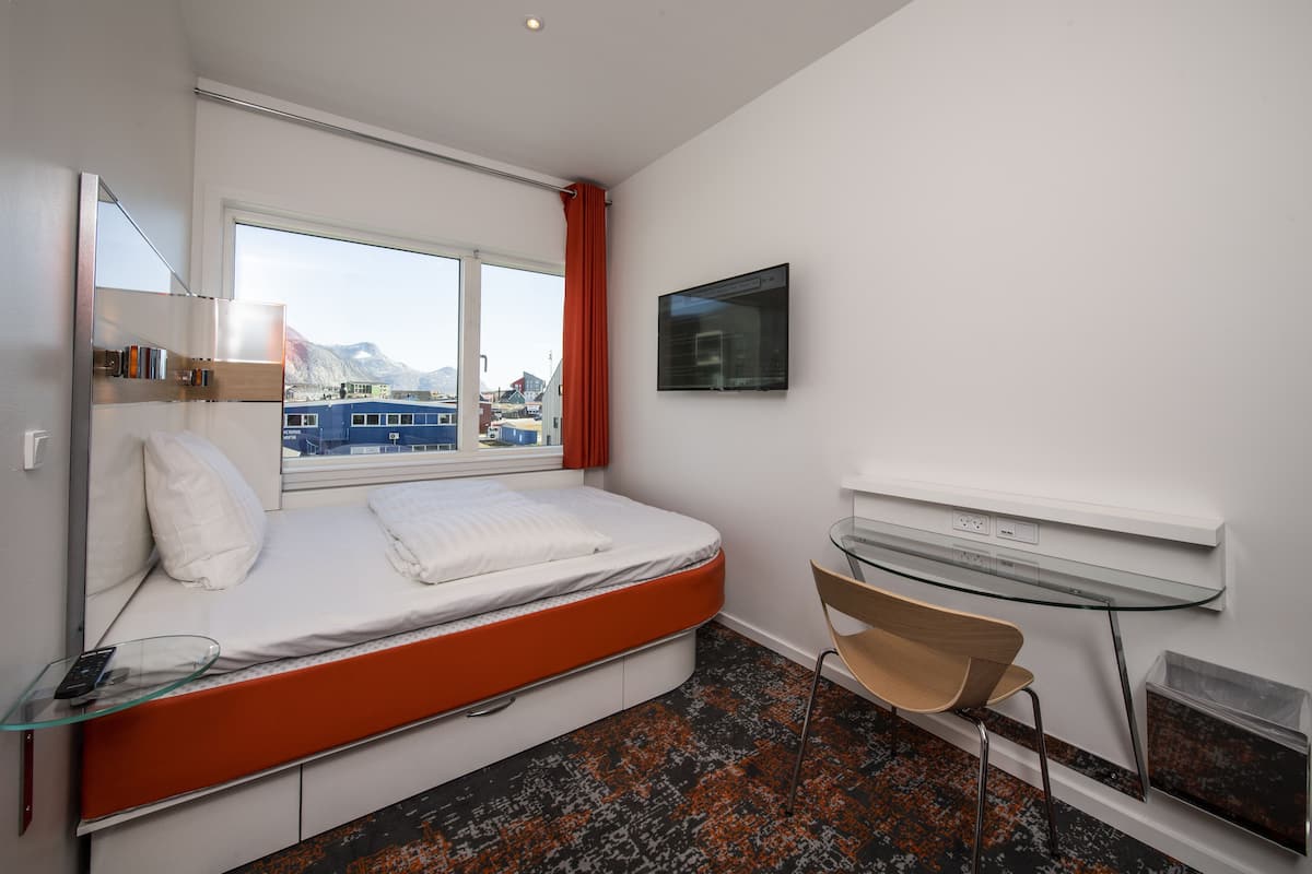 signature double room, 1 double bed, city view (pluss) | 1 bedroom, premium bedding, pillow-top beds, desk