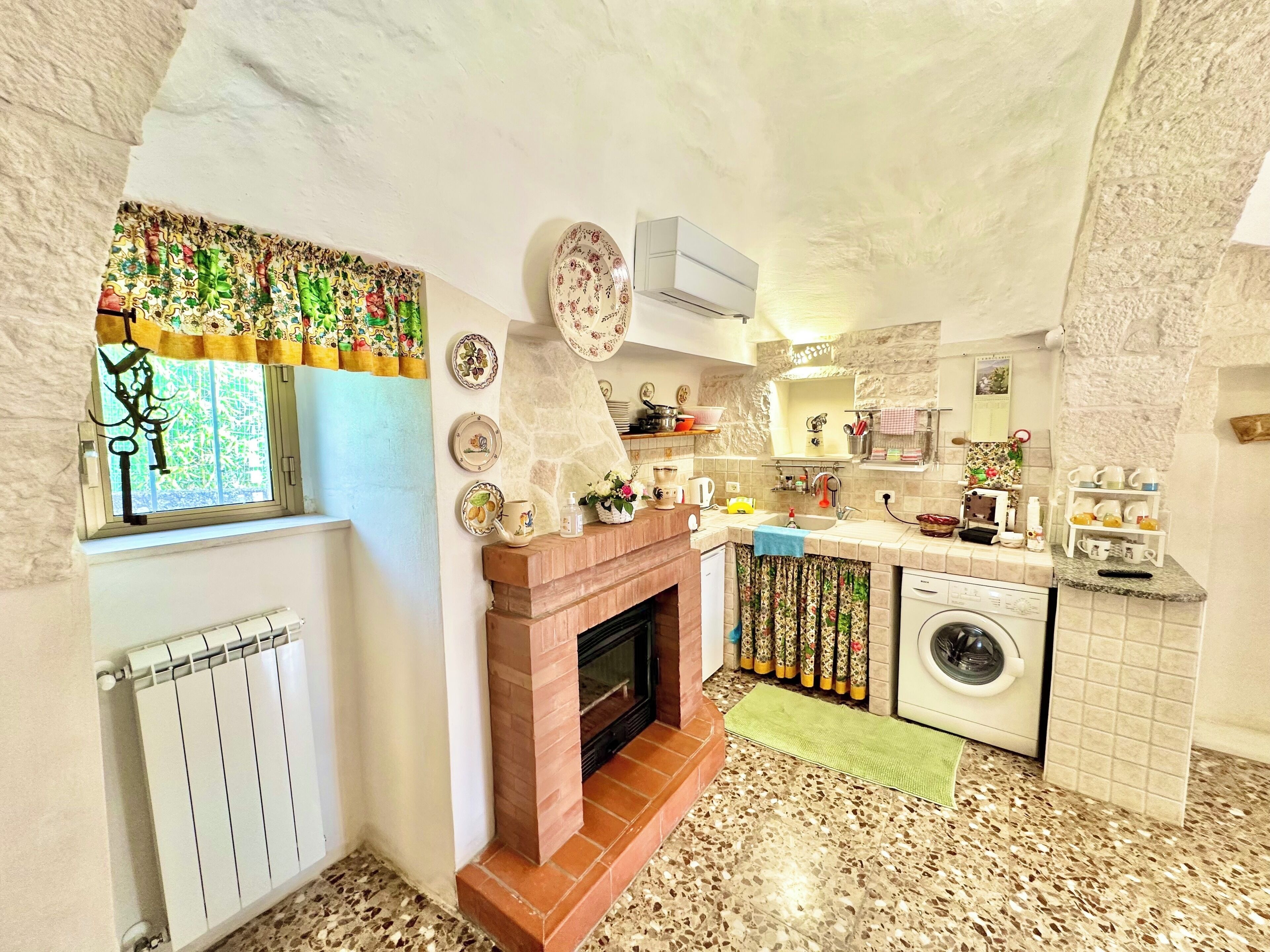 Réfrigérateur, micro-ondes, plaque de cuisson, lave-vaisselle