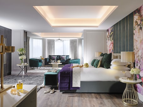 Junior Suite | 1 bedroom, memory foam beds, in-room safe, desk