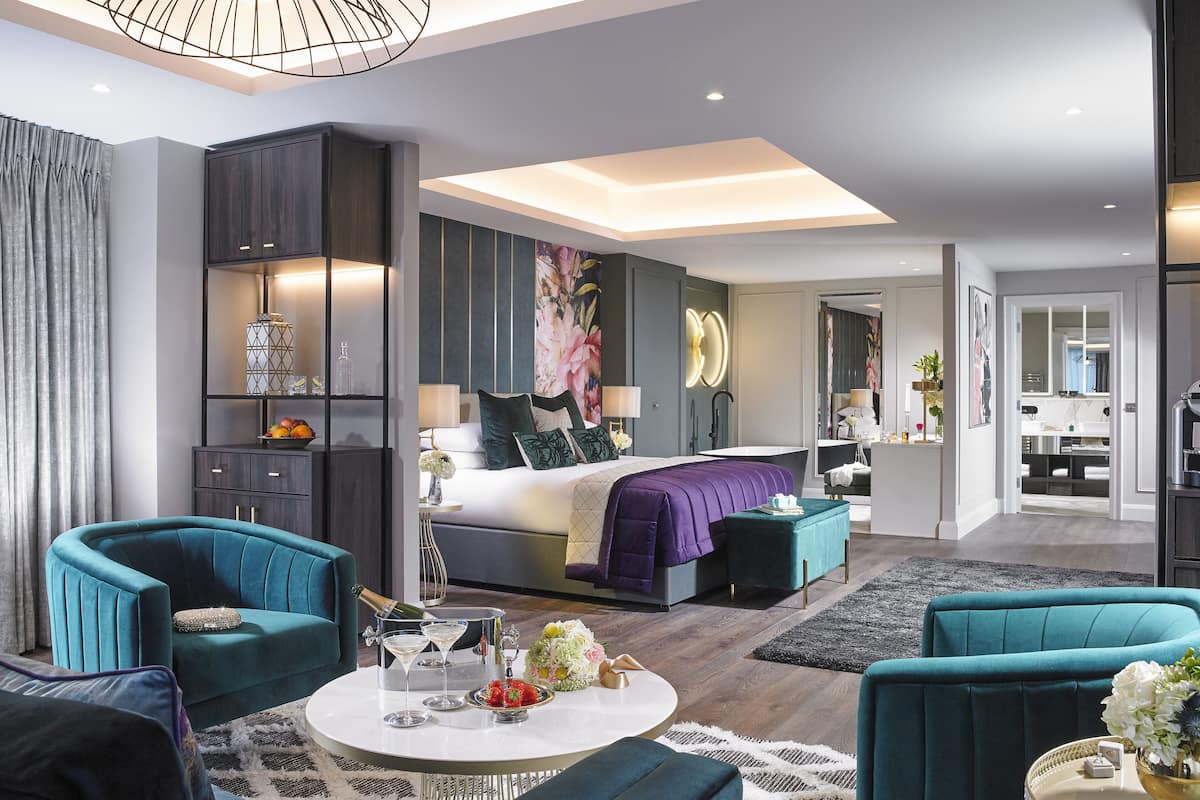 junior suite | 1 bedroom, memory-foam beds, in-room safe, desk