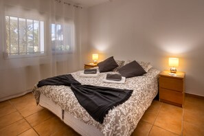 6 bedrooms, desk, iron/ironing board, travel cot - Magnific Villa With Very Big Pool / Tennis Court / Exotic Garden (4000 m^2) (Unknown)