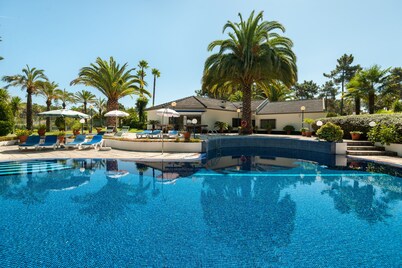 Magnific Villa With Very Big Pool / Tennis Court / Exotic Garden (4000 m^2)