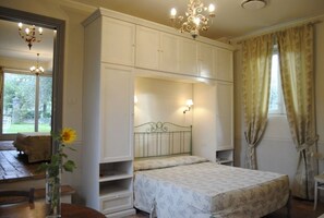 2 habitaciones, tabla de planchar con plancha y cuna de viaje 