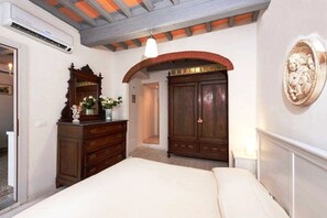 1 bedroom, memory foam beds, in-room safe, desk - Apartment in the center, all sights are within walking distance (Firenze)